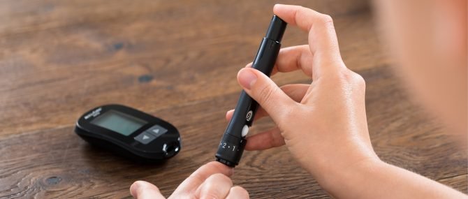 Controlar el nivel de glucosa en sangre
