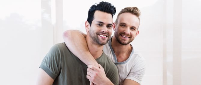 Pareja gay con deseo reproductivo