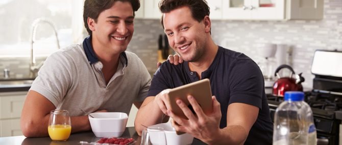 Devenir parents gays grâce à la GPA