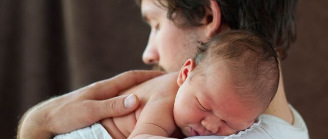 Etre père par gestation pour autrui